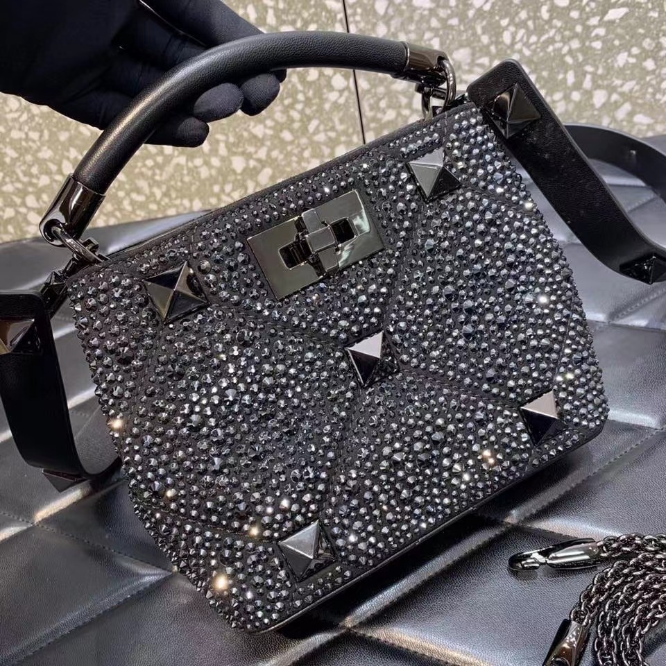 Va1e*ntin0 Garavani One Stud Handbag 21cm Black