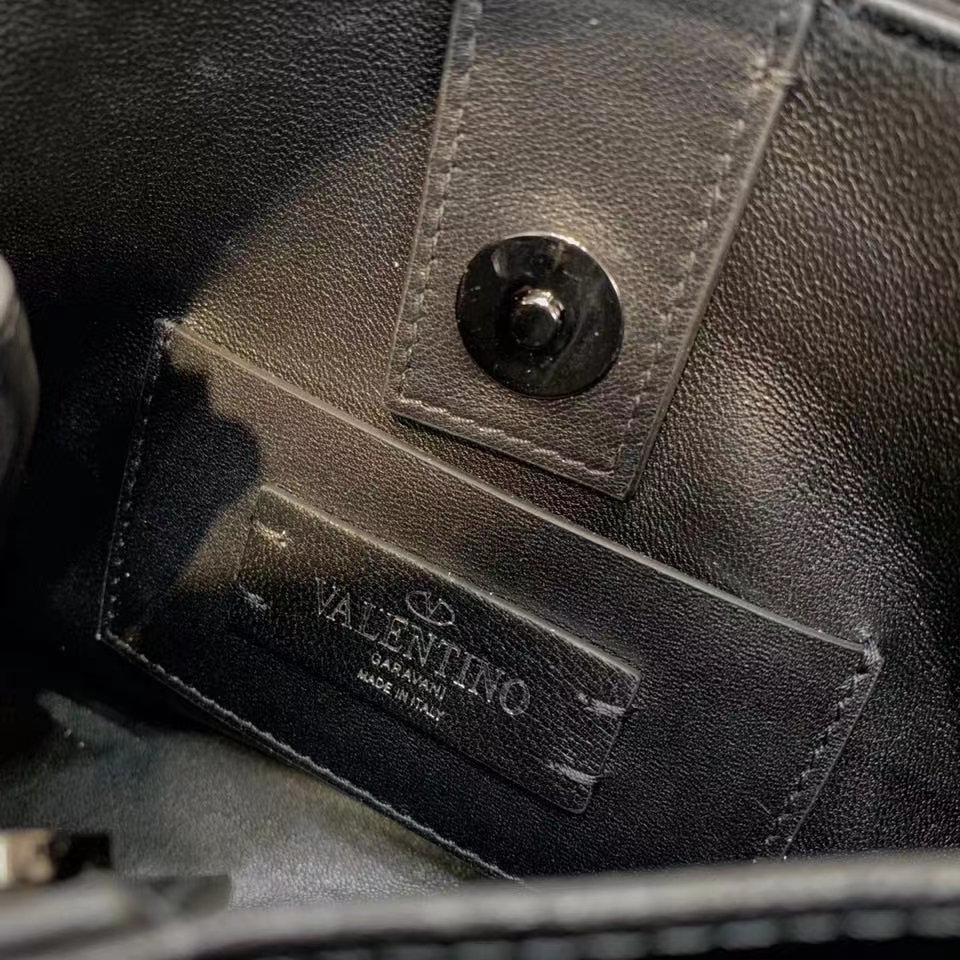Va1e*ntin0 Garavani One Stud Handbag 21cm Black
