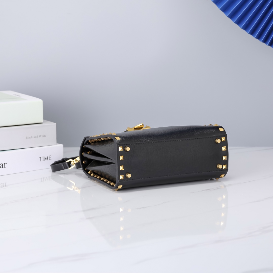 Va1e*ntin0 Garavani Rockstud Alcove bag Black