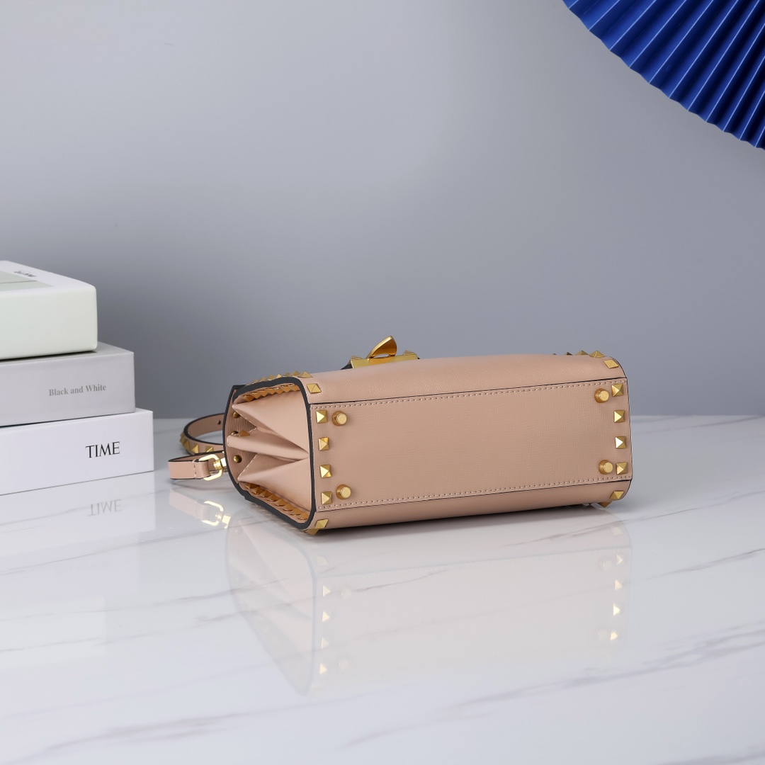Va1e*ntin0 Garavani Rockstud Alcove bag Pink