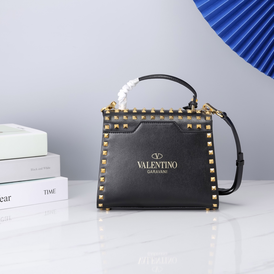 Va1e*ntin0 Garavani Rockstud Alcove bag Black 02