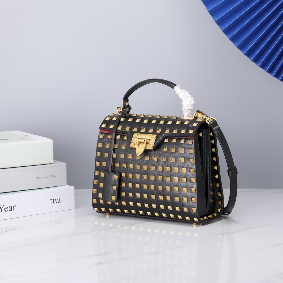 Va1e*ntin0 Garavani Rockstud Alcove bag Black 02