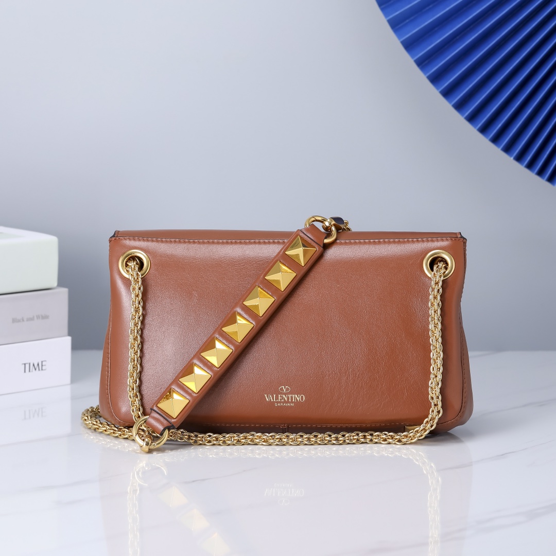 Va1e*ntin0 Garavani Stud Sign Bag Brown