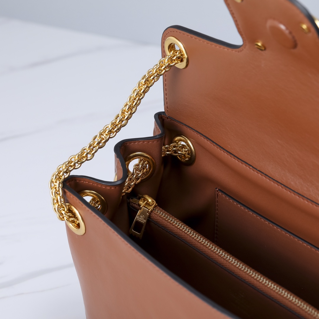 Va1e*ntin0 Garavani Stud Sign Bag Brown