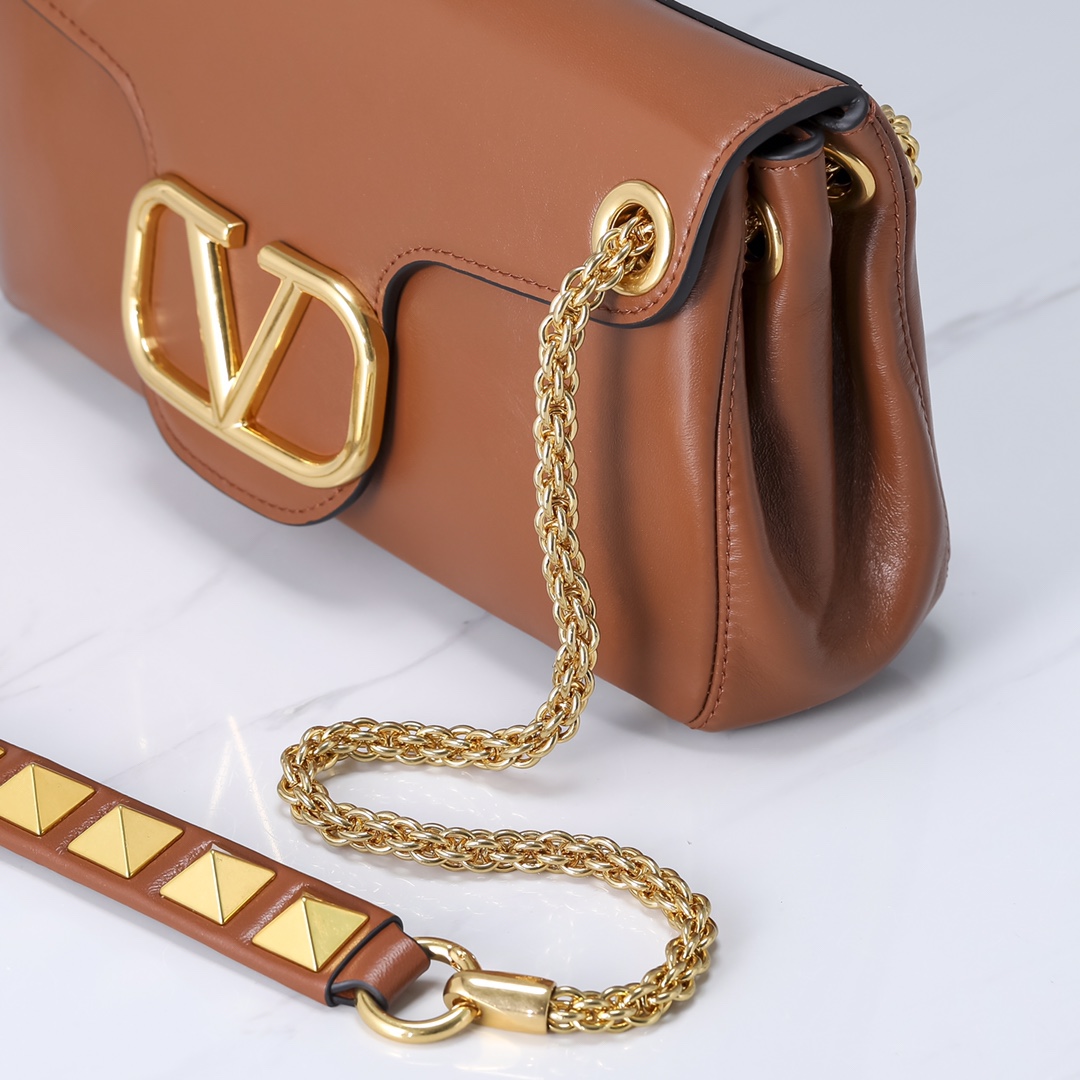 Va1e*ntin0 Garavani Stud Sign Bag Brown