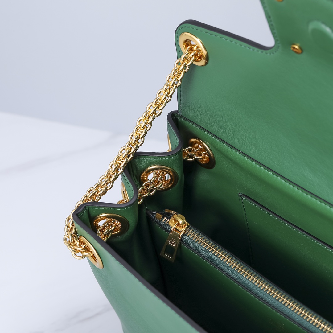 Va1e*ntin0 Garavani Stud Sign Bag Green