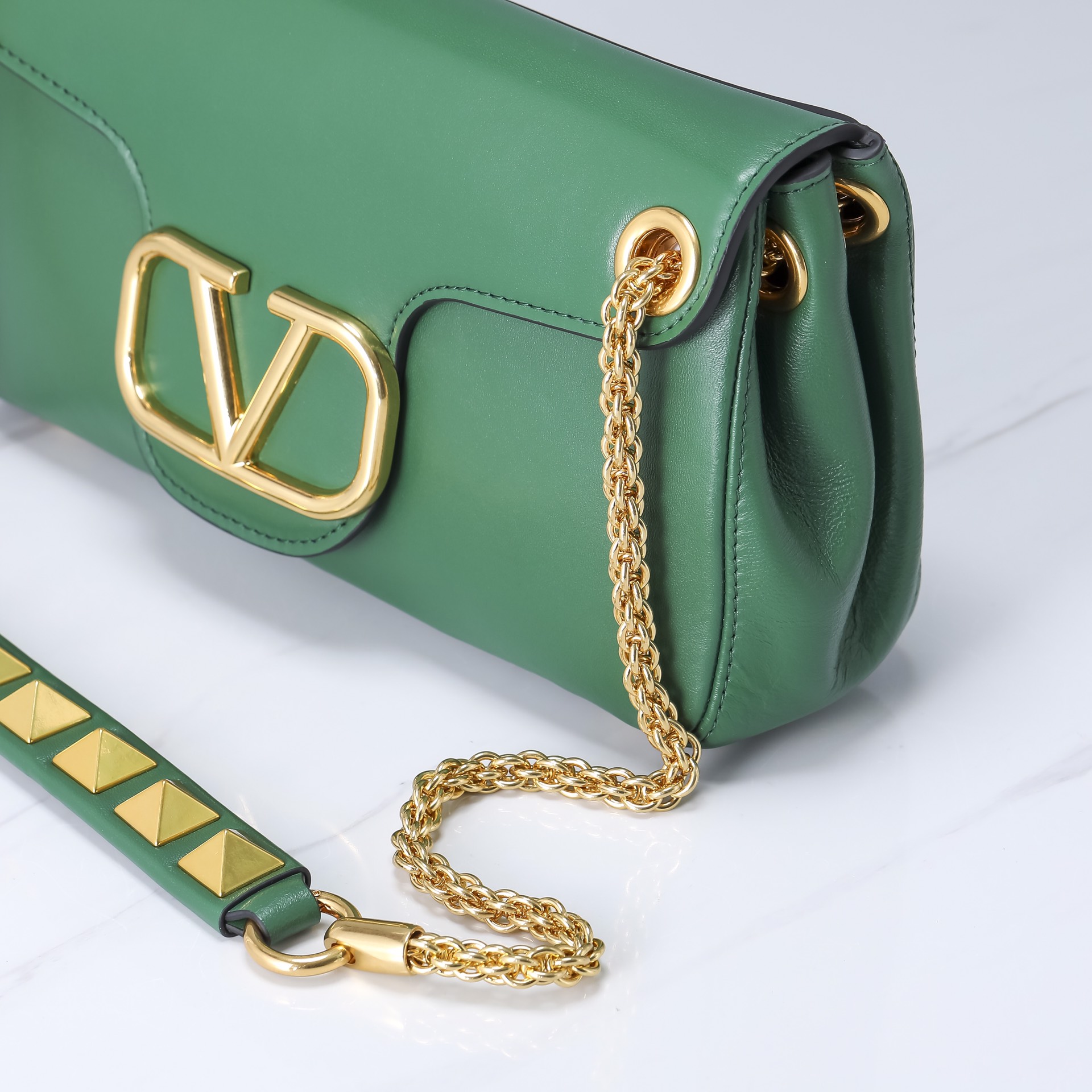 Va1e*ntin0 Garavani Stud Sign Bag Green