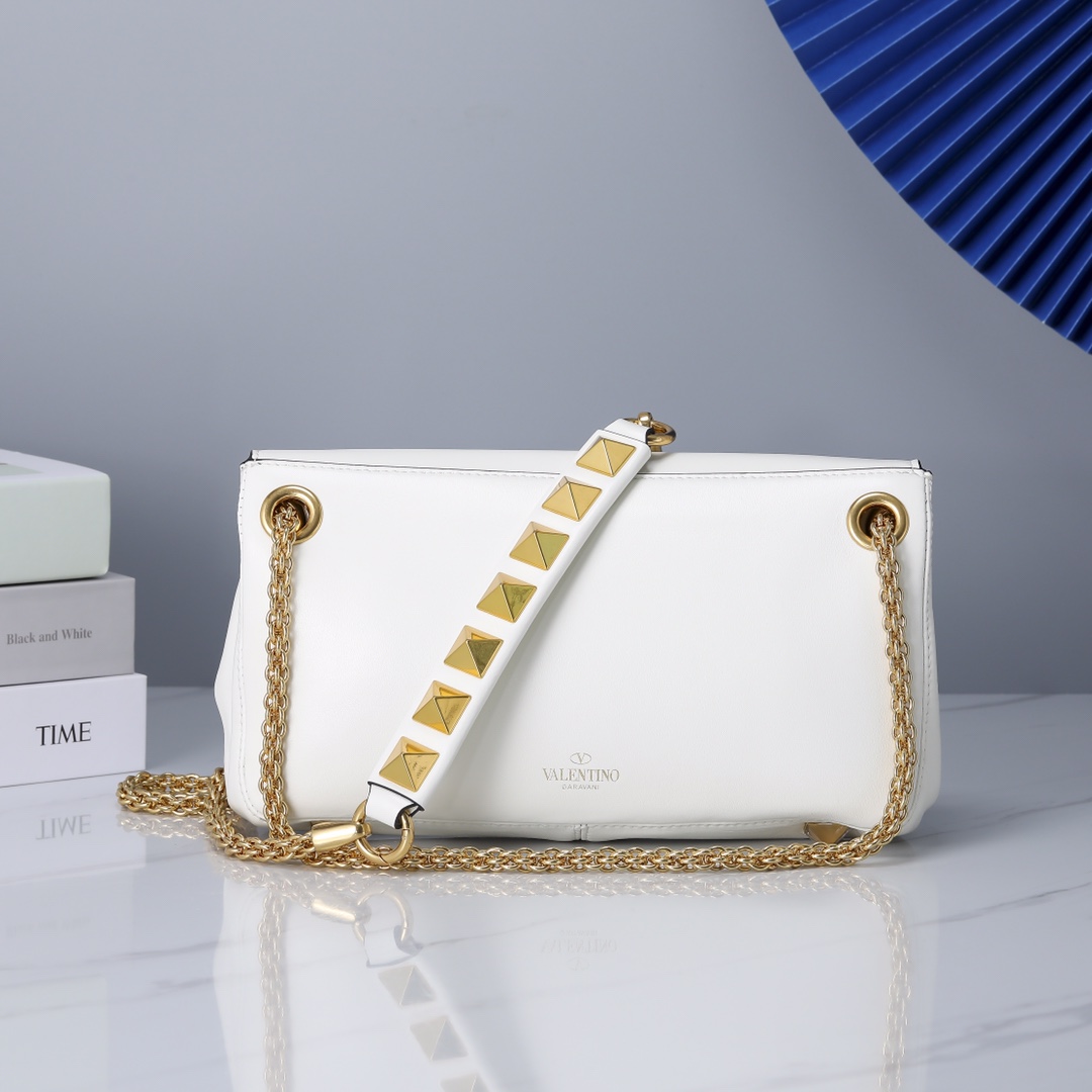 Va1e*ntin0 Garavani Stud Sign Bag White