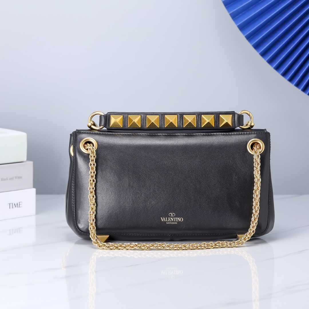 Va1e*ntin0 Garavani Stud Sign Bag Black