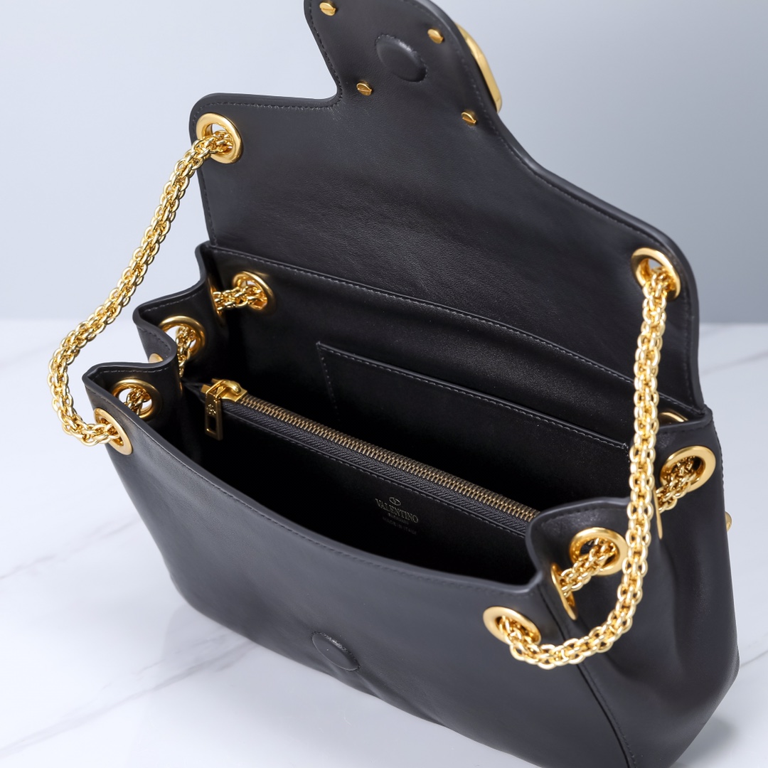 Va1e*ntin0 Garavani Stud Sign Bag Black
