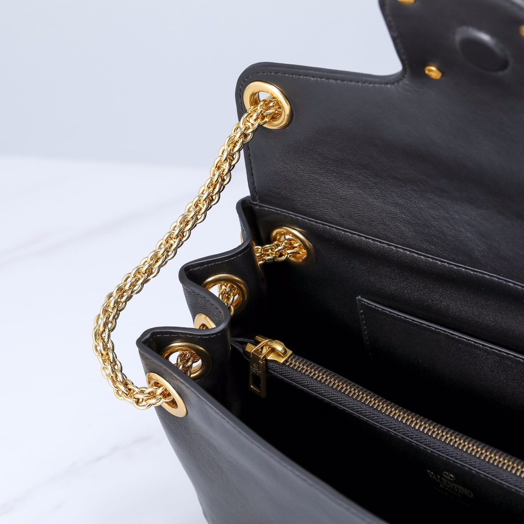 Va1e*ntin0 Garavani Stud Sign Bag Black