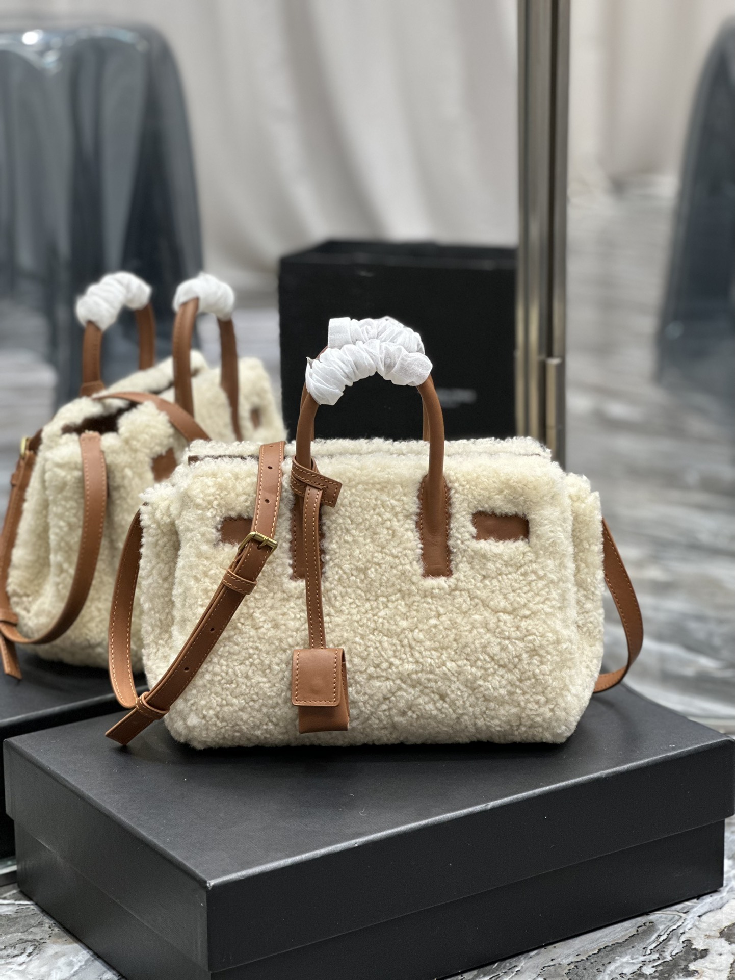 Y51 Sac De Jour Handbag 22cm