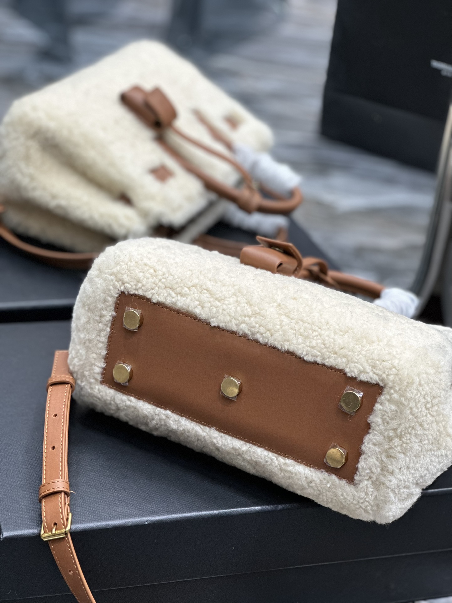 Y51 Sac De Jour Handbag 22cm