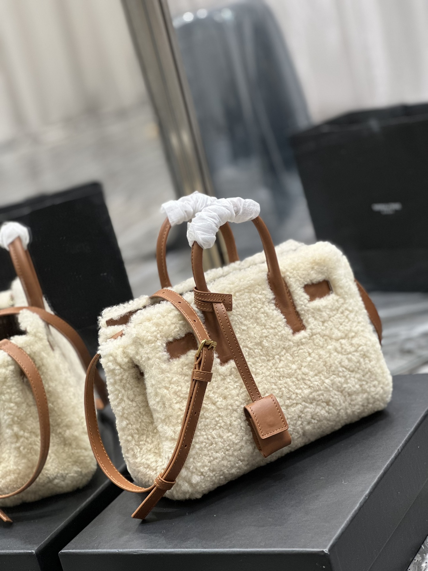 Y51 Sac De Jour Handbag 22cm
