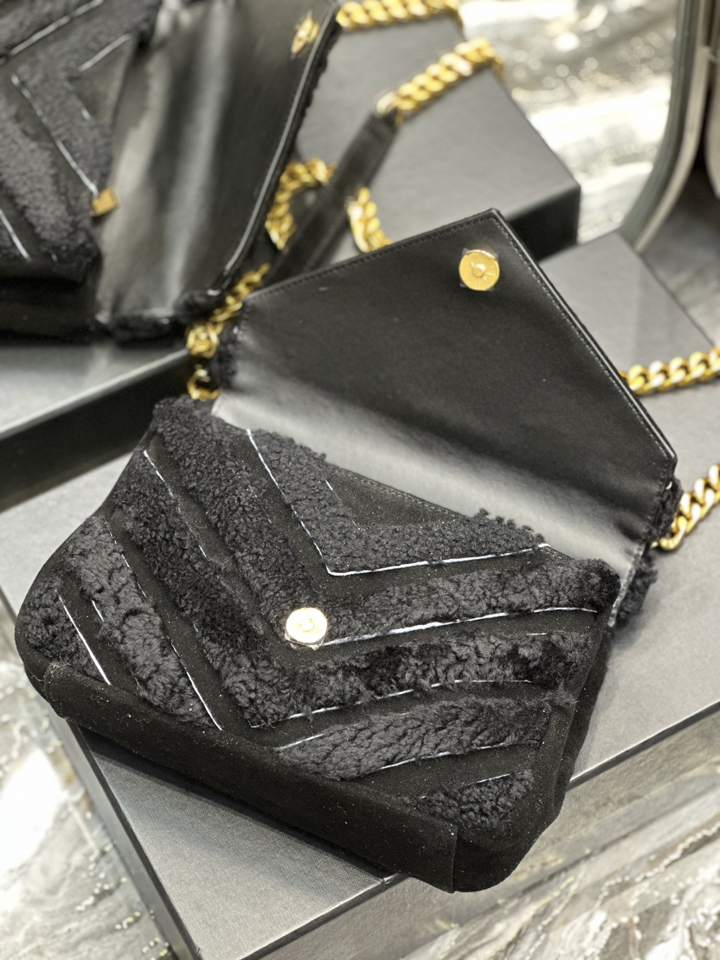 Y51 LouLou shoulder Bag 24CM
