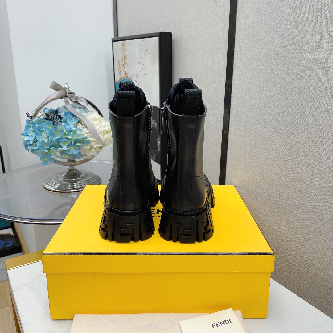 F**di Boots 5cm Black