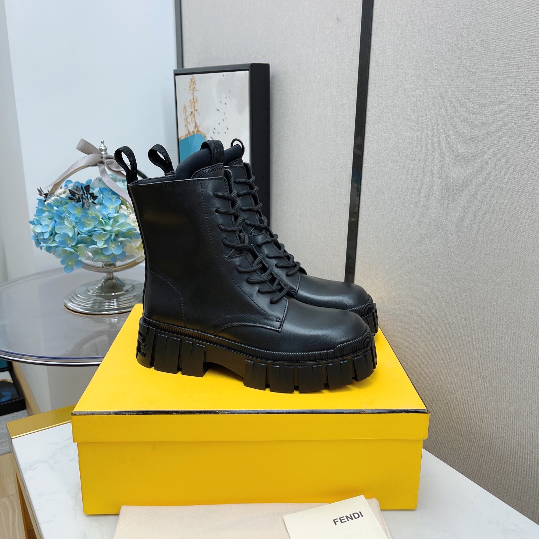 F**di Boots 5cm Black