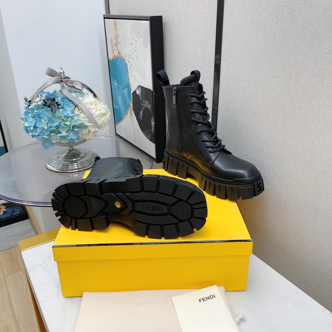 F**di Boots 5cm Black