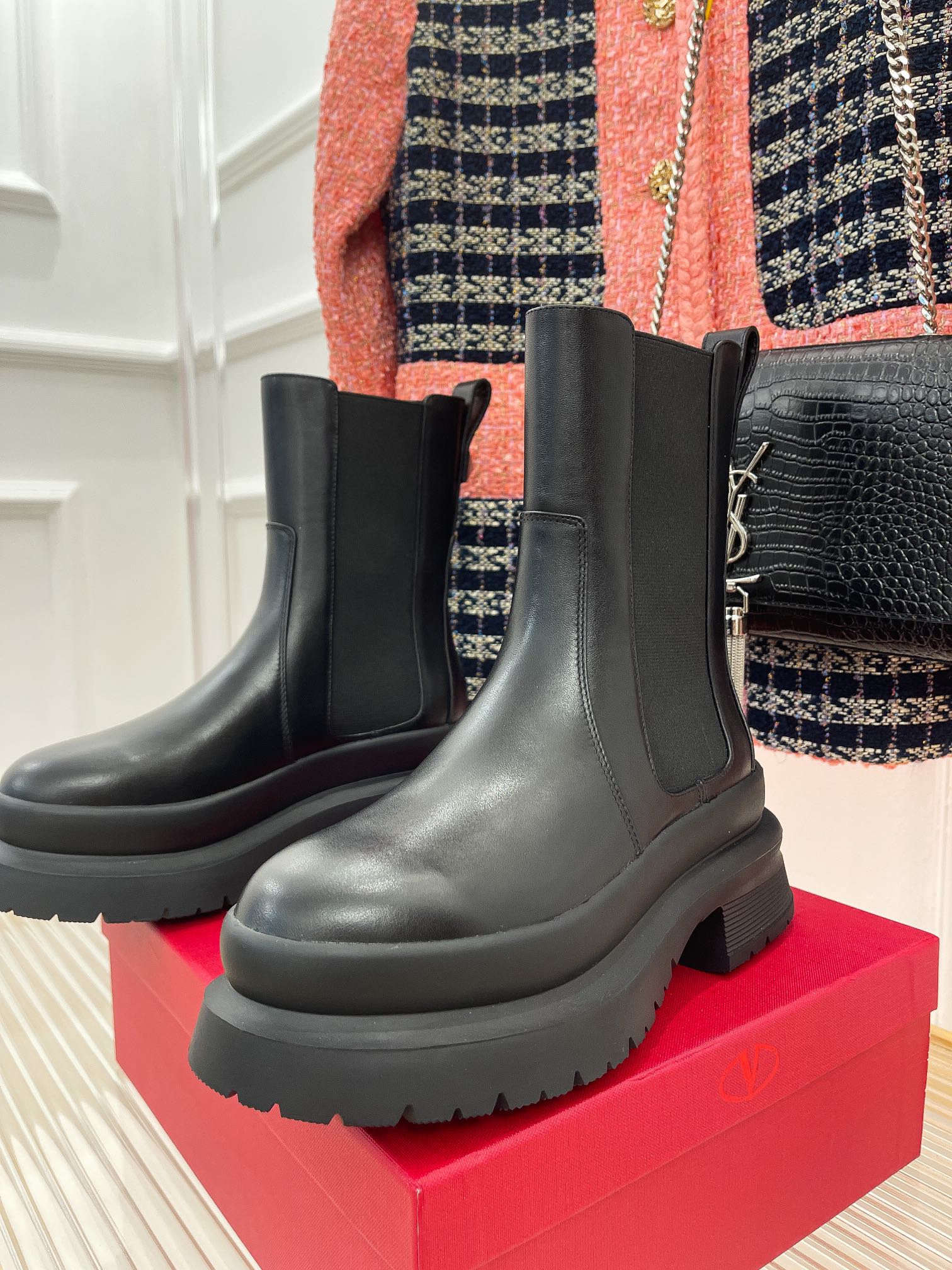 Va1e*ntin0 Boots Black