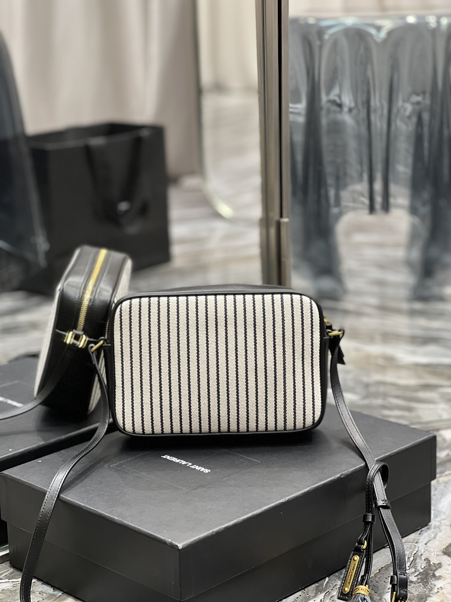 Y51 Loulou Camera Bag 23cm 06