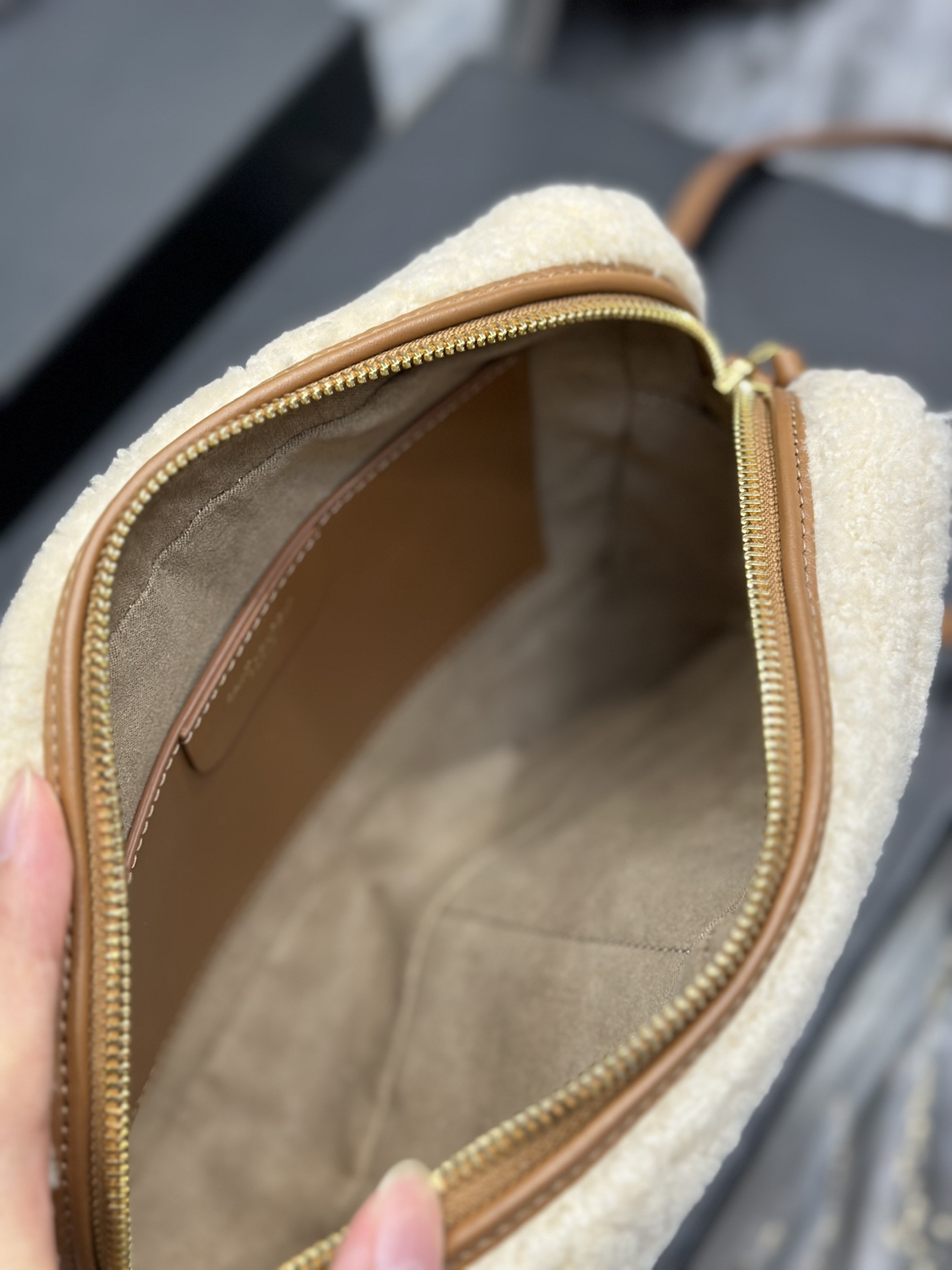 Y51 Loulou Camera Bag 23cm 08