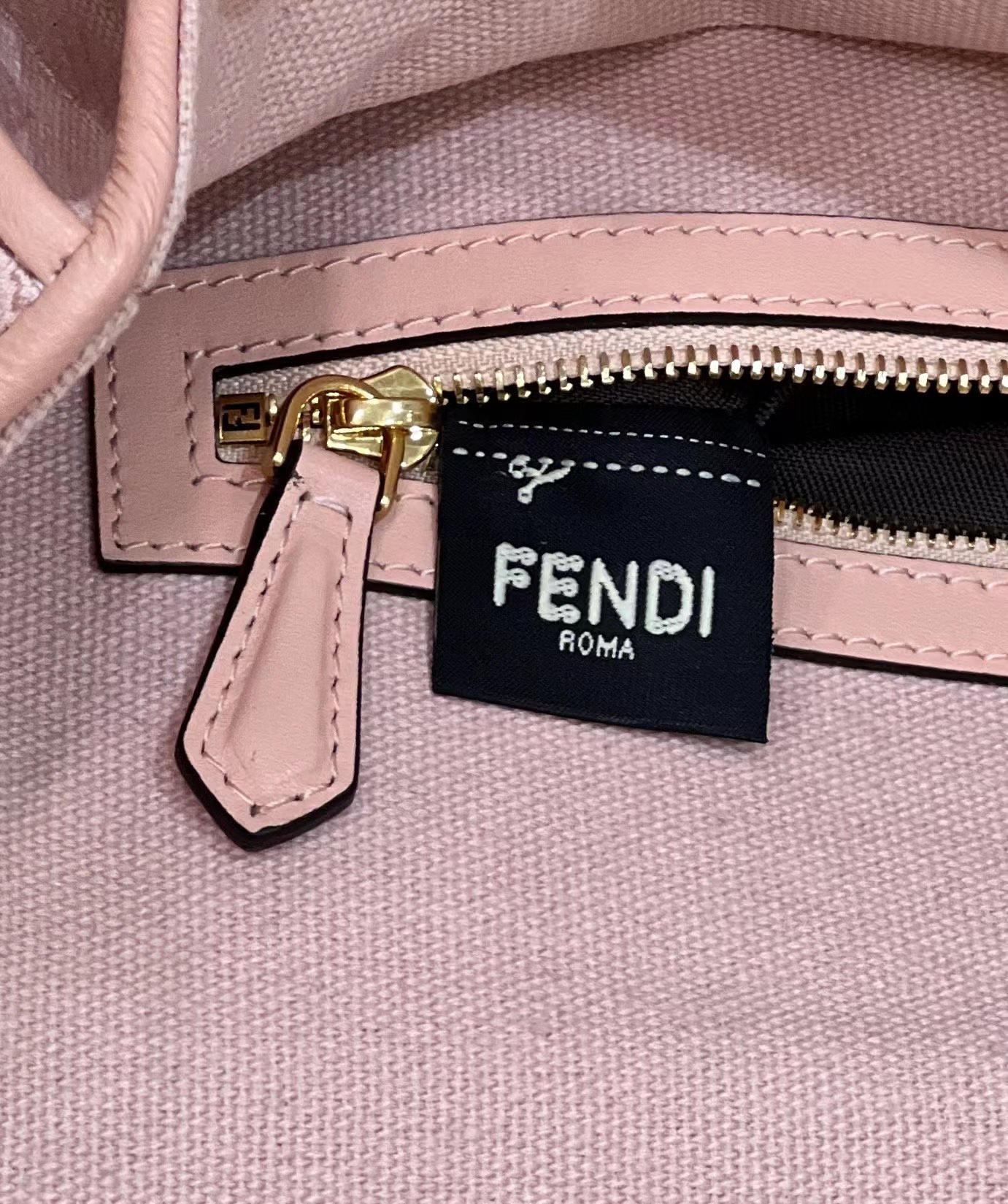 F**di Baguette Crossbody Bag 27cm Pink
