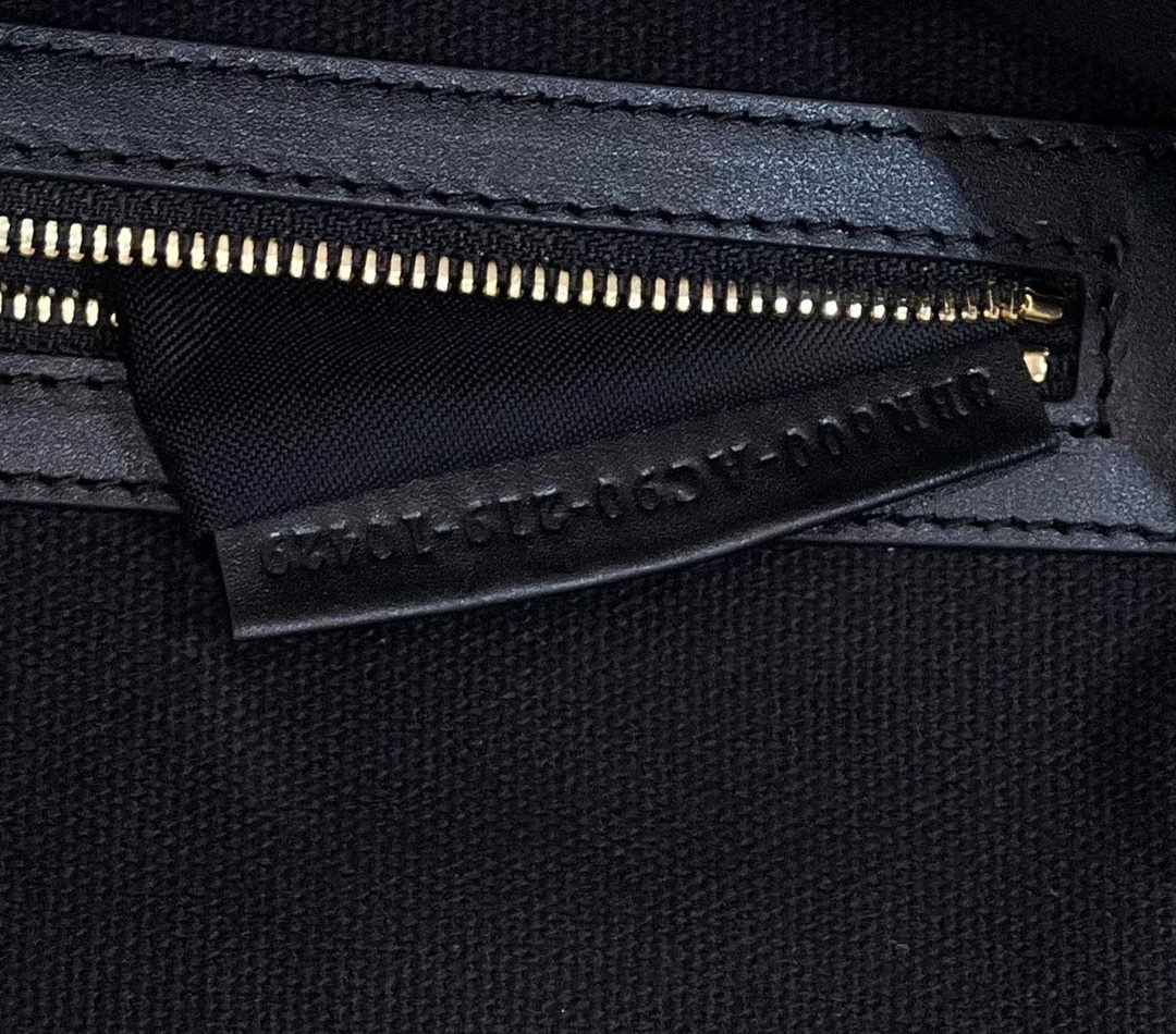 F**di Baguette Crossbody Bag 27cm Black