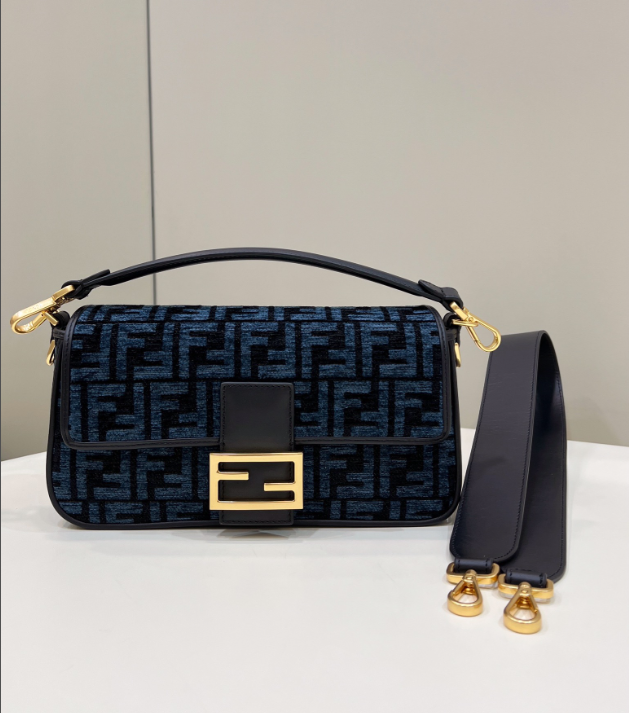 F**di Iconic Baguette Crossbody Bag 27cm 02