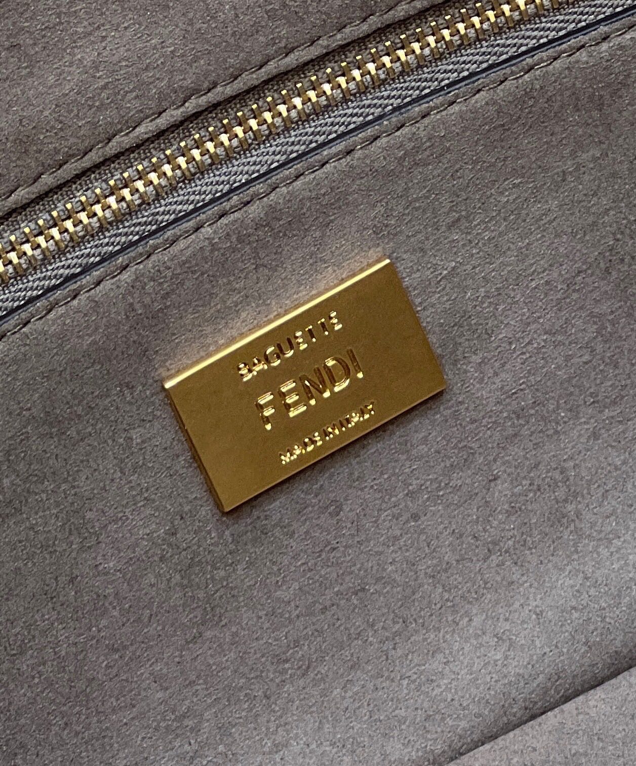F**di Iconic Baguette Crossbody Bag 27cm 03