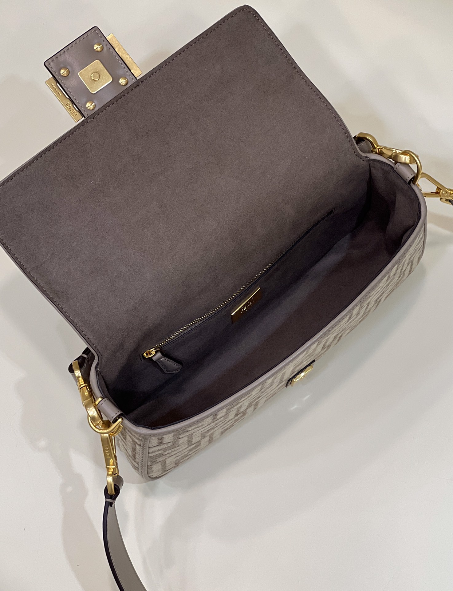 F**di Iconic Baguette Crossbody Bag 27cm 03