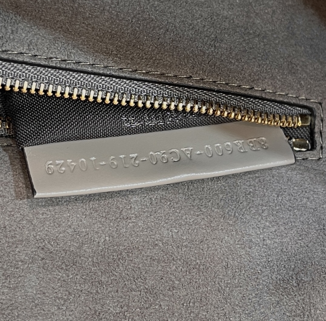 F**di Iconic Baguette Crossbody Bag 27cm 03