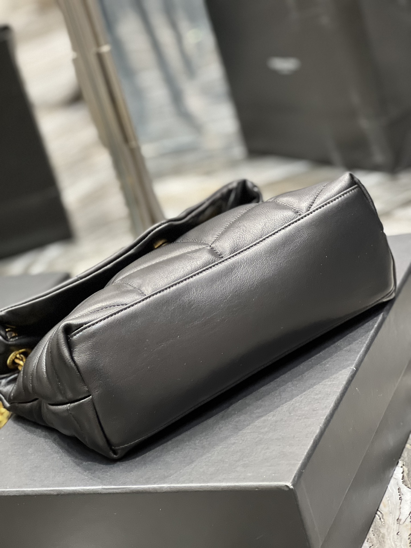 Y51 Puffer Handbag 29cm Black Gold Hardware