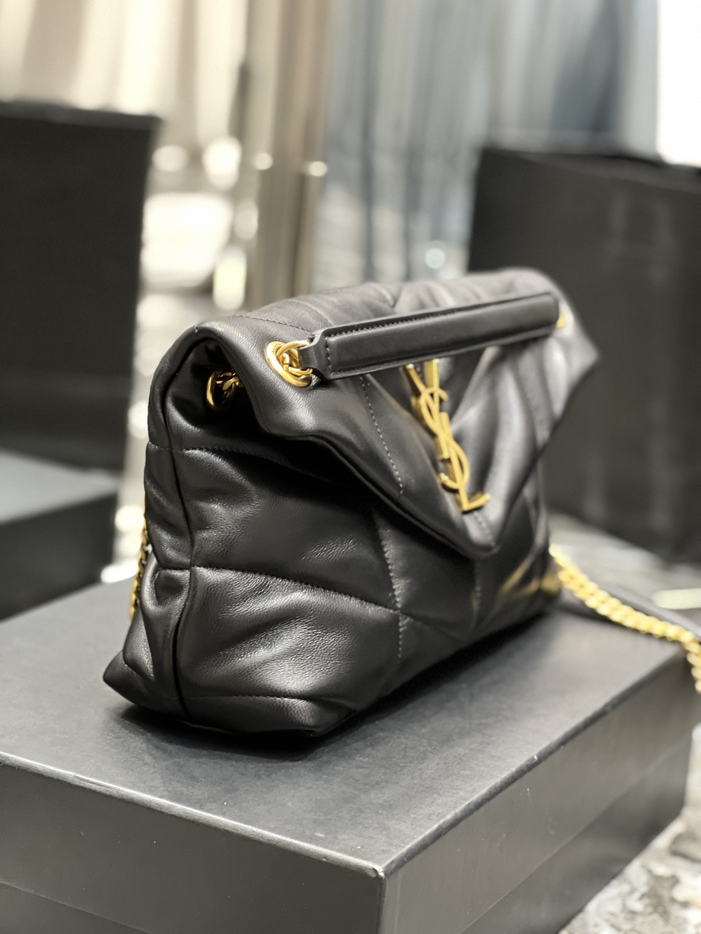 Y51 Puffer Handbag 29cm Black Gold Hardware