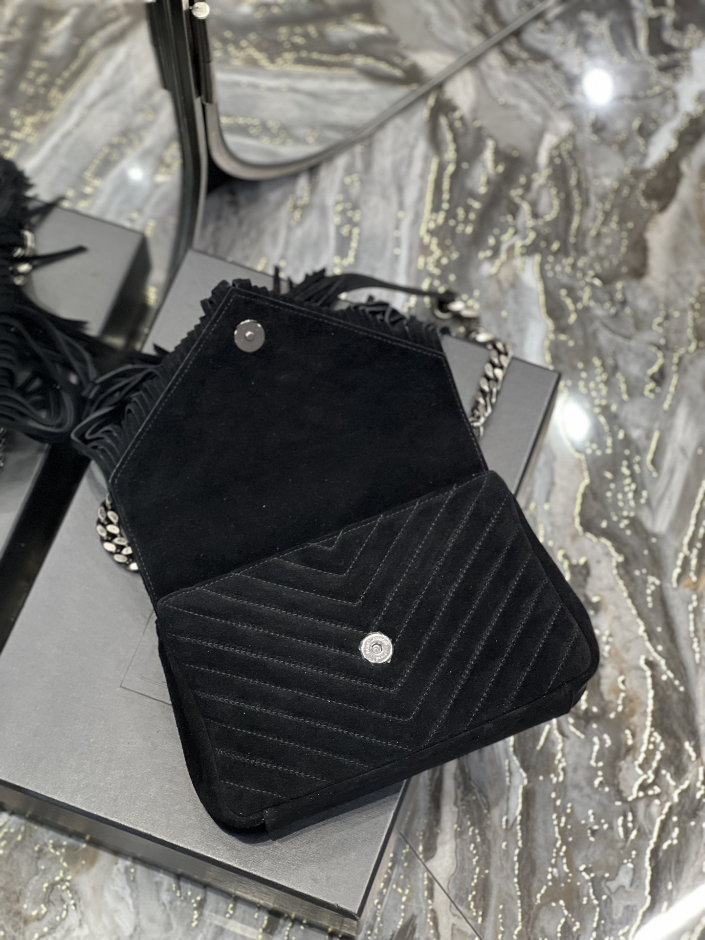 Y51 Medium College Fringed Tote Black