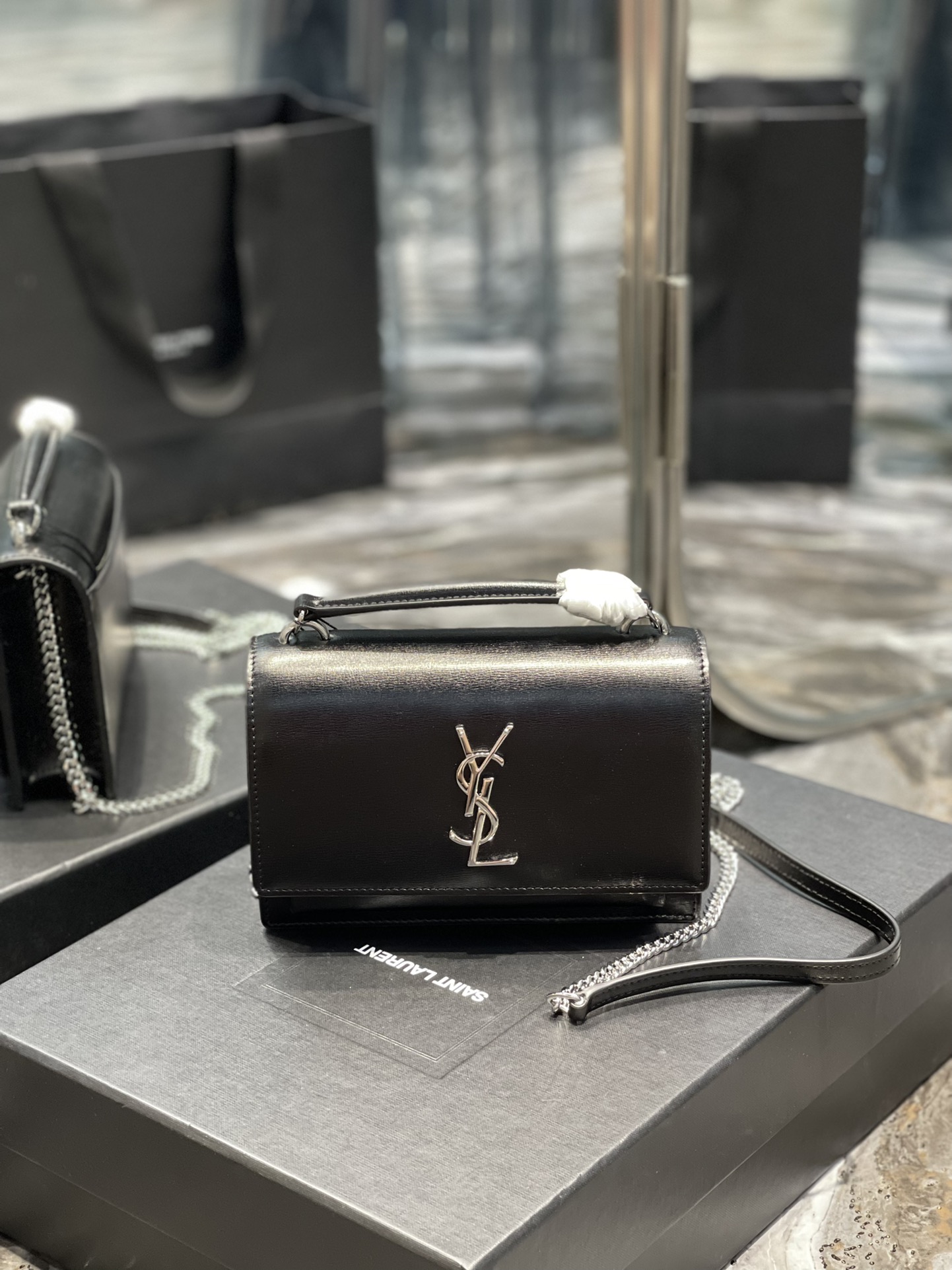 Y51 Sunset Shoulder Bag 19cm Black 02