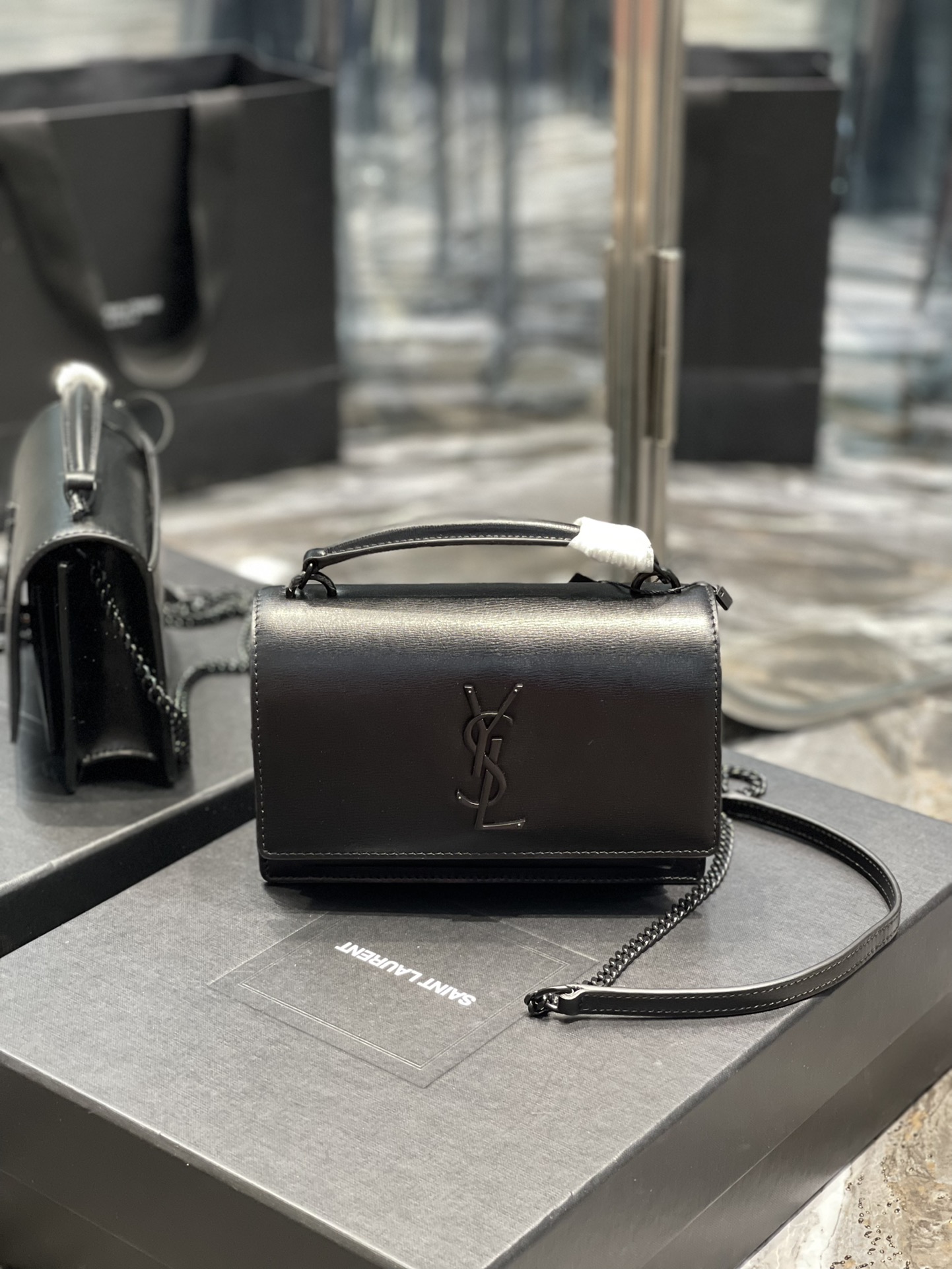 Y51 Sunset Shoulder Bag 19cm Black Hardware
