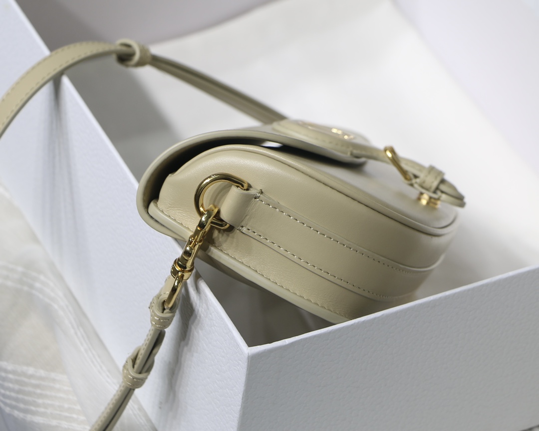 D10r Bobby East-West Bag Beige