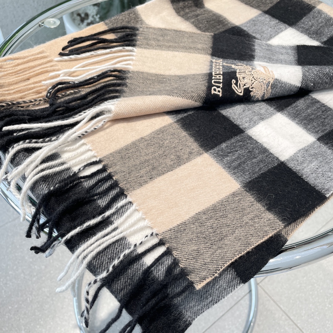 Bv*b*rry Scarf