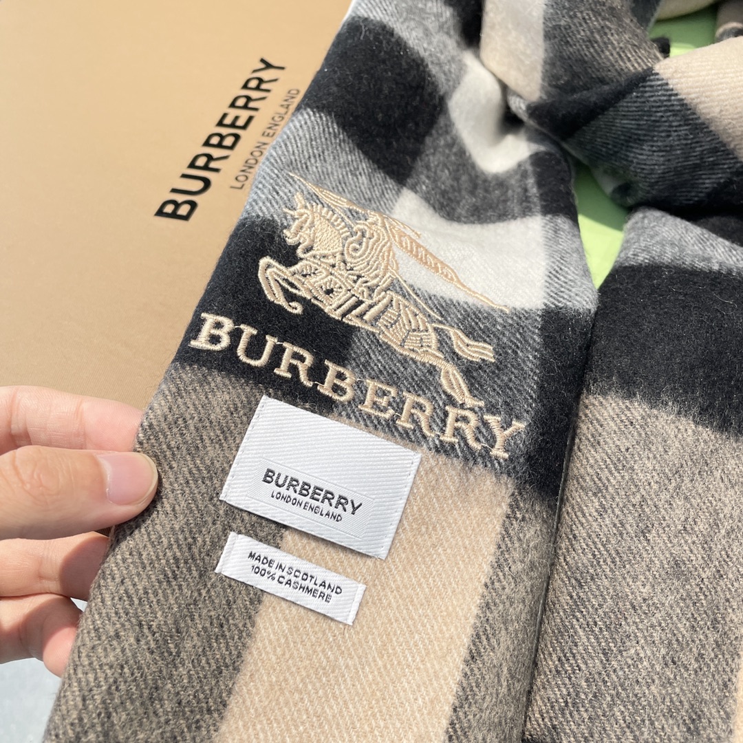 Bv*b*rry Scarf