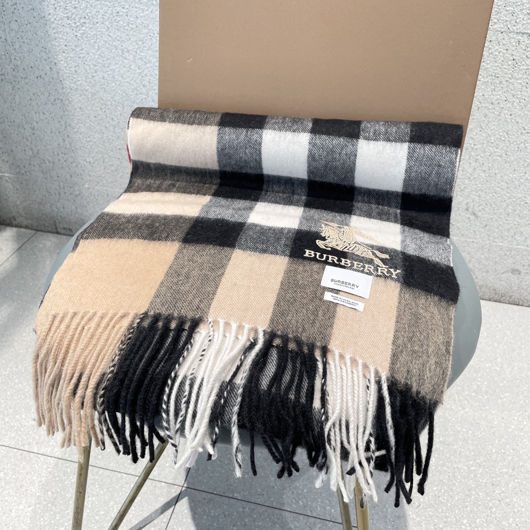 Bv*b*rry Scarf