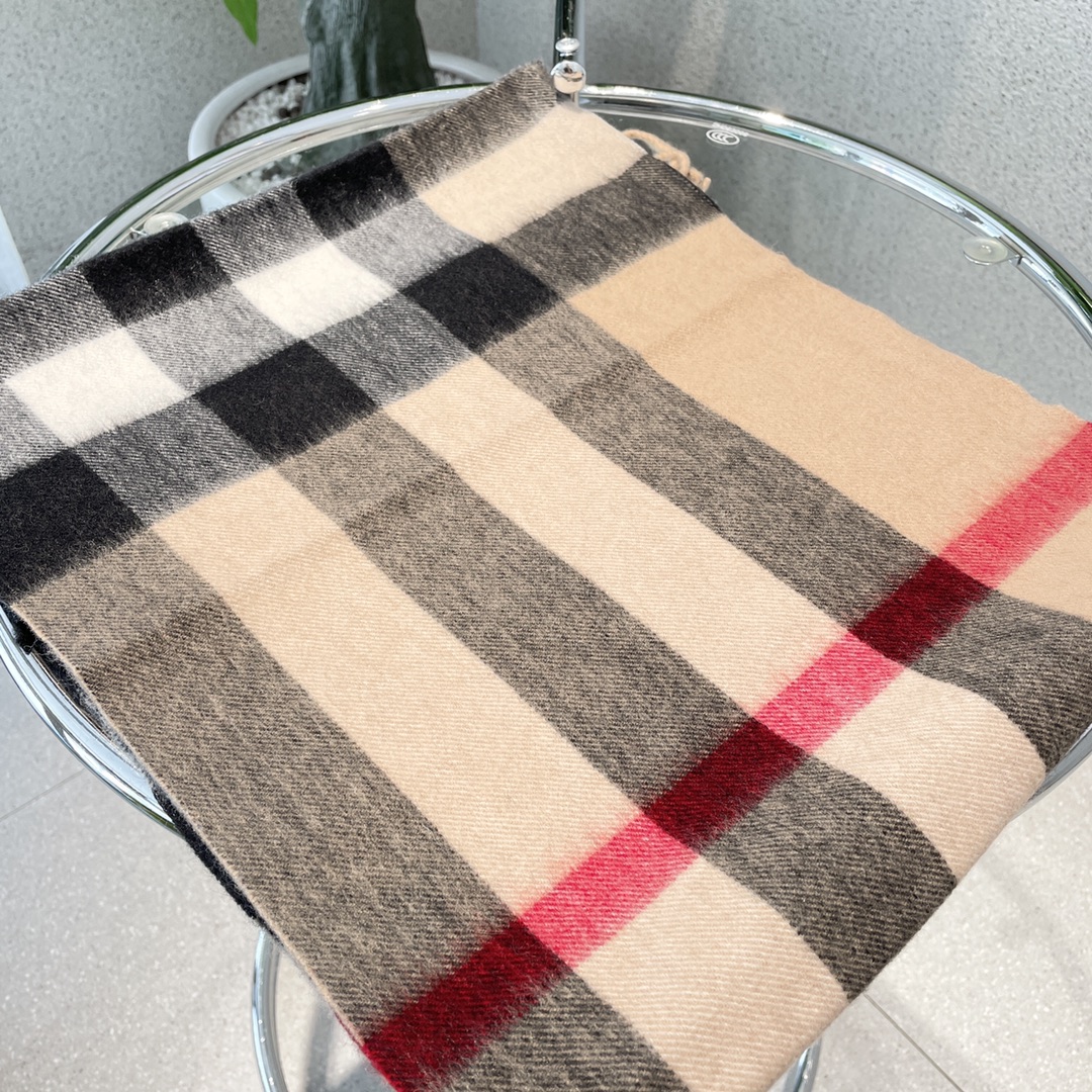 Bv*b*rry Scarf