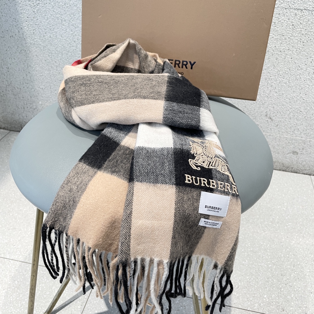 Bv*b*rry Scarf