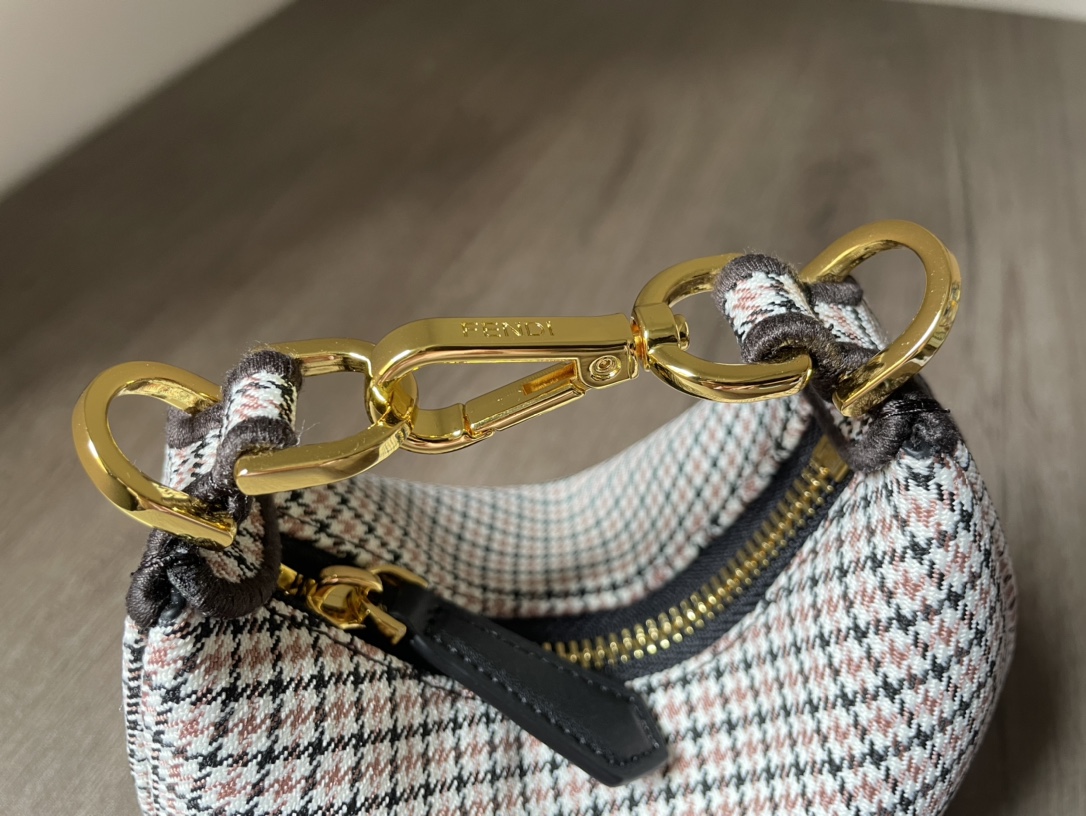 F**di Praphy Bag 16.5cm