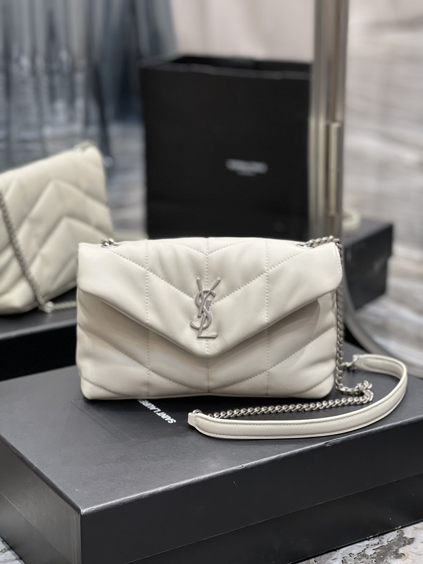 Y51 Puffer White bag 24cm 001