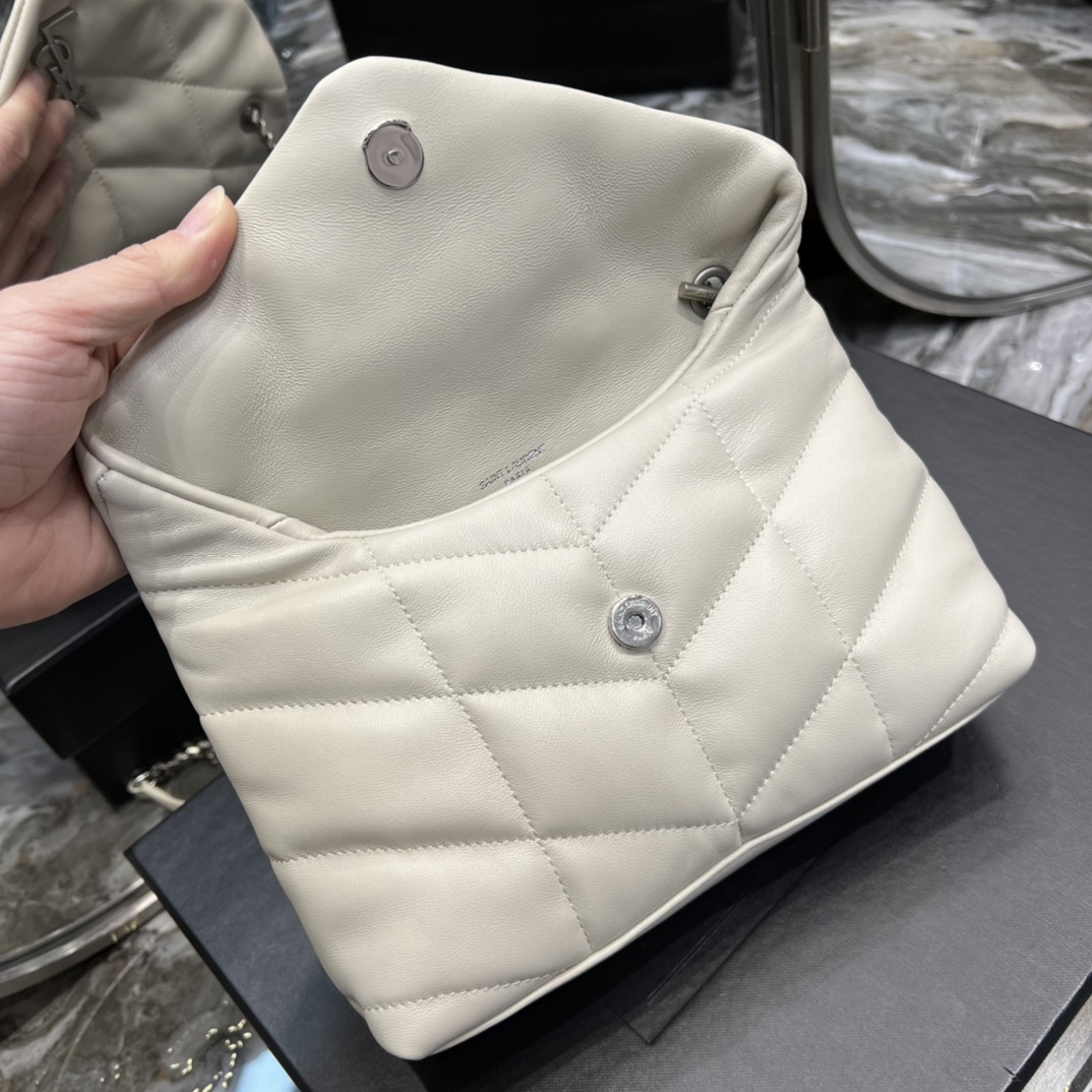 Y51 Puffer White bag 24cm 001