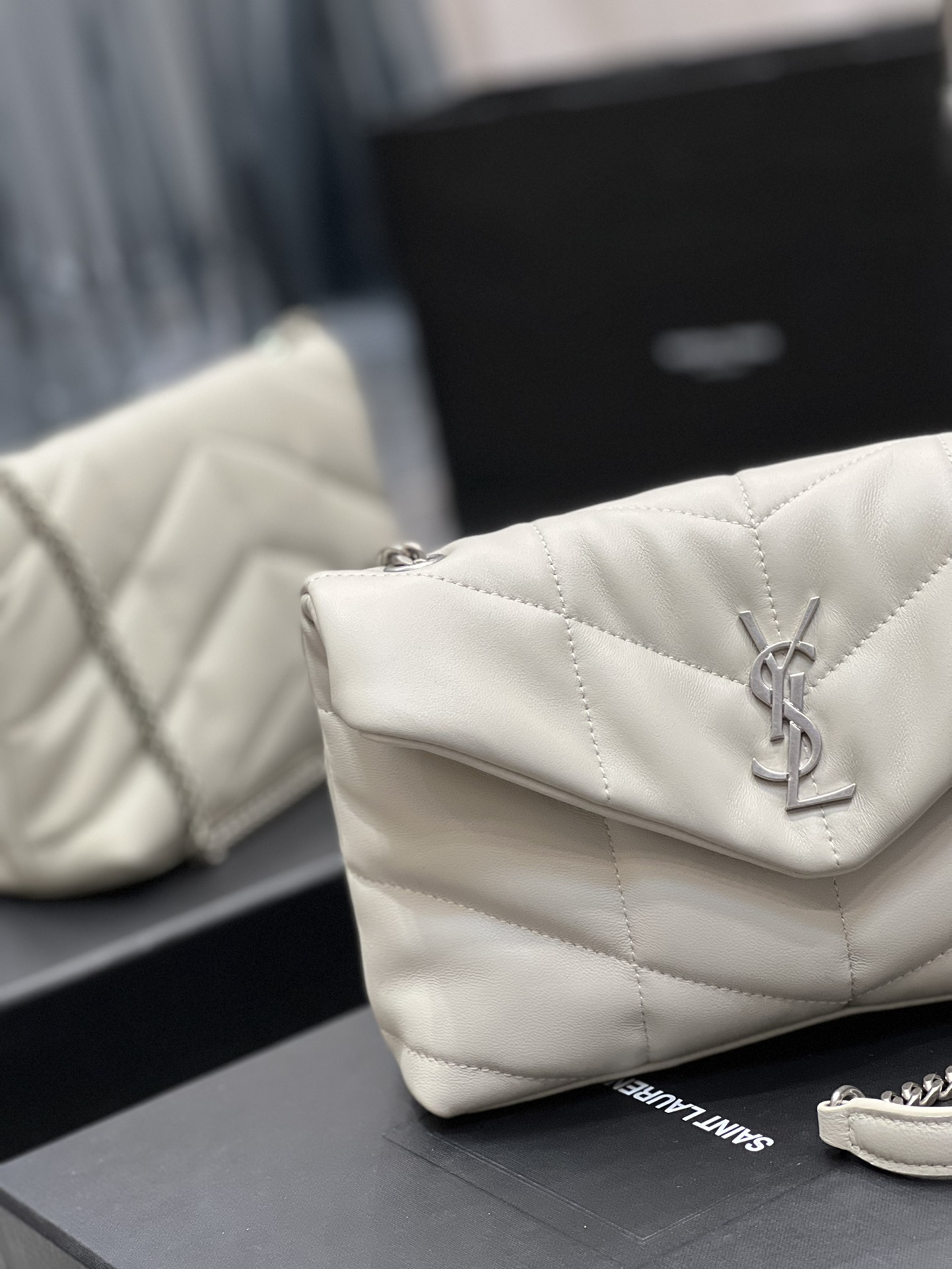 Y51 Puffer White bag 24cm 001