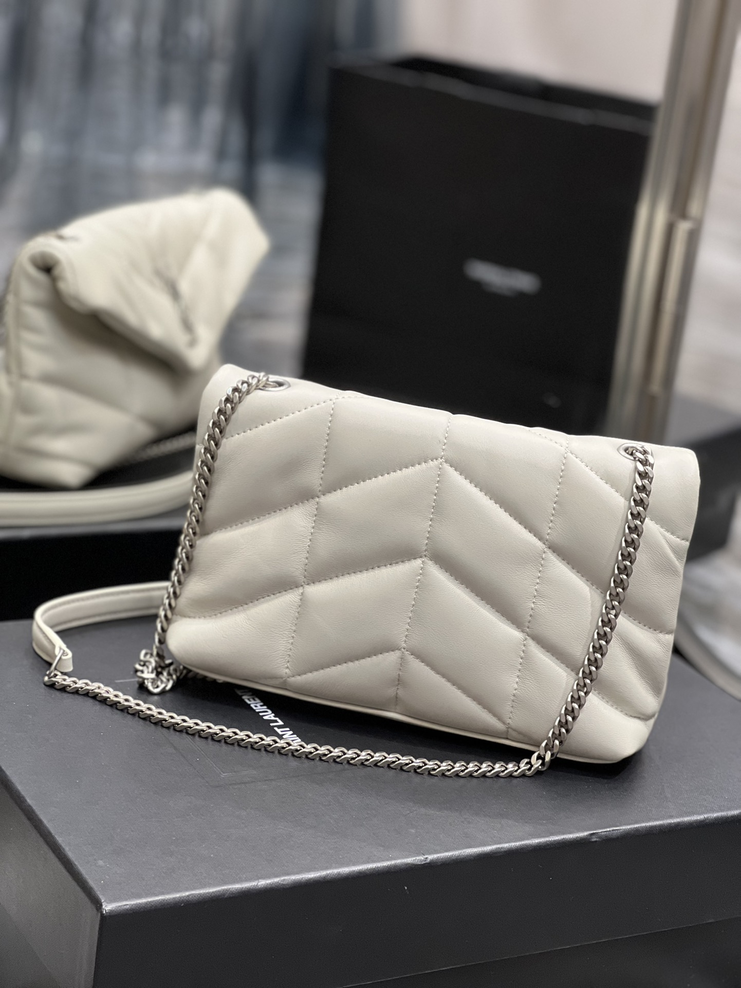 Y51 Puffer White bag 24cm 001