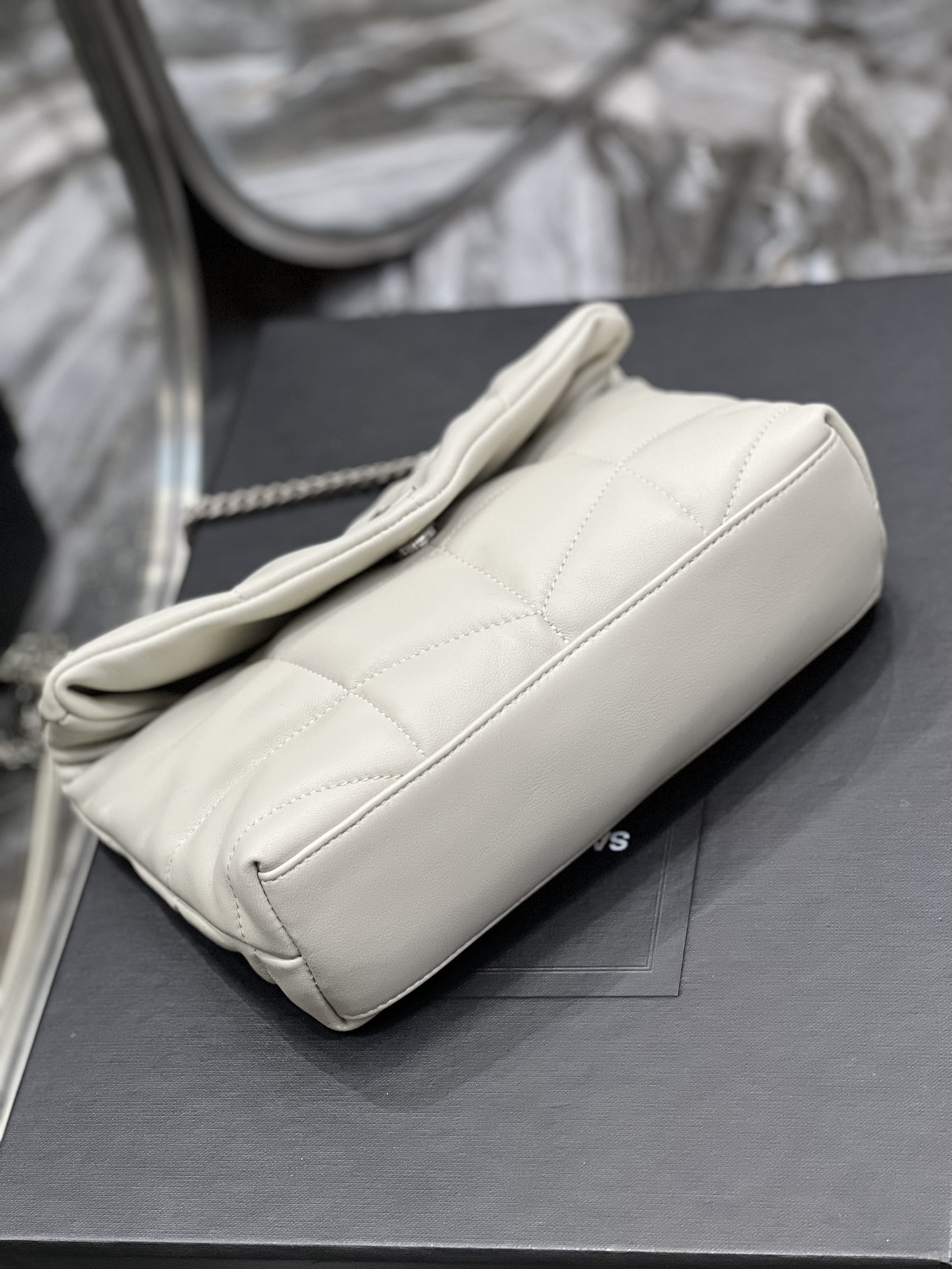 Y51 Puffer White bag 24cm 001