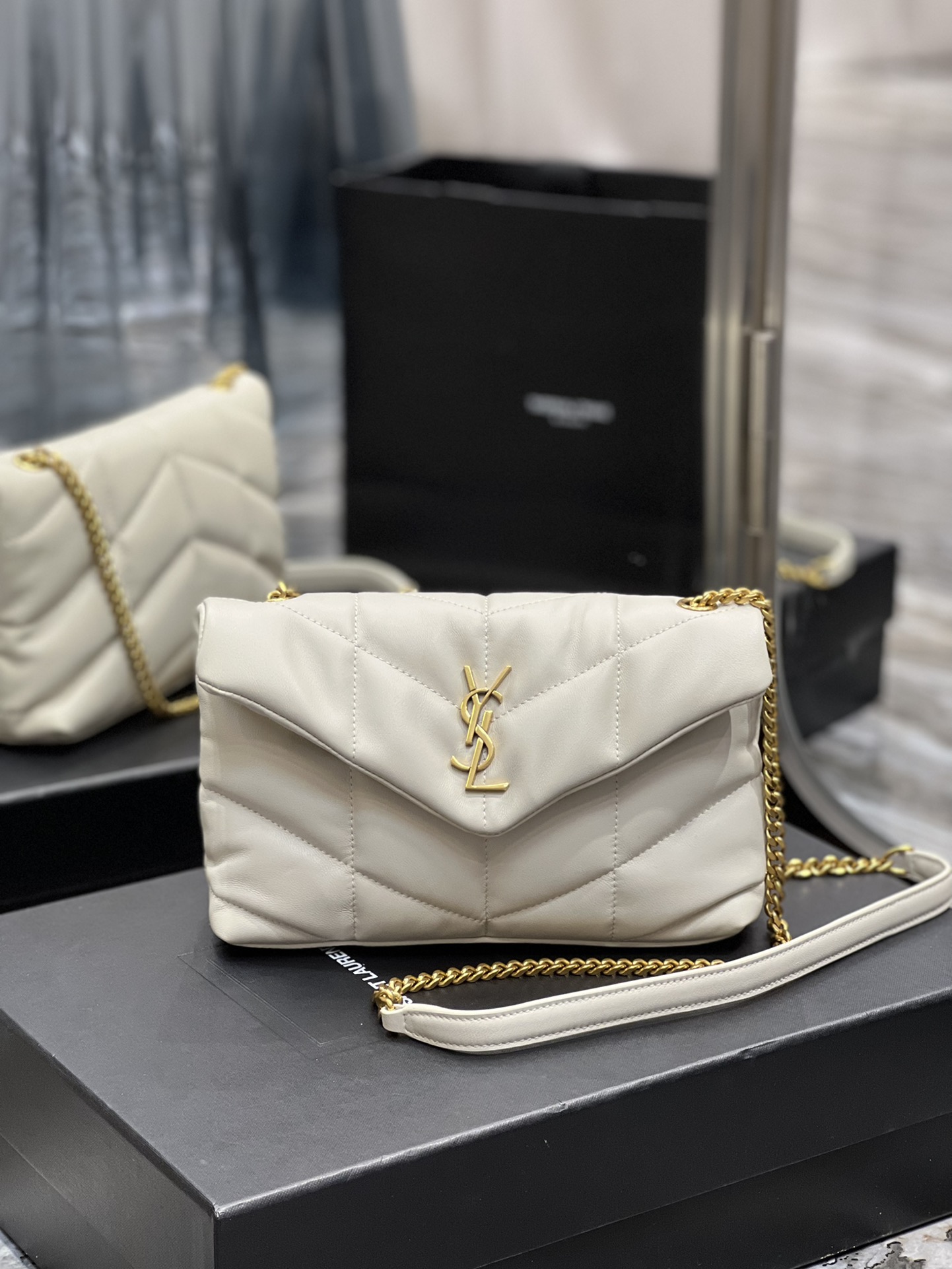 Y51 Puffer White bag 24cm