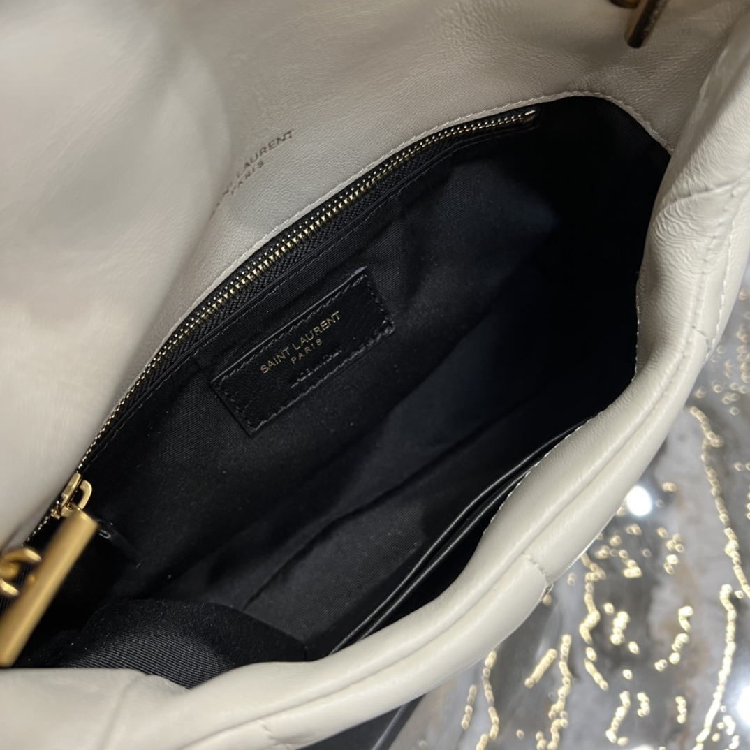 Y51 Puffer White bag 24cm